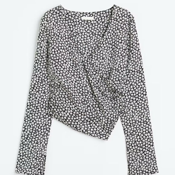 H&M Black and White Satin Floral Blouse - Picture 1 of 4